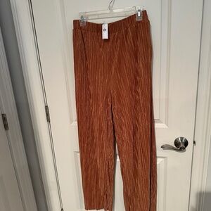 BANANA REPUBLIC WIDE LEG PLEATED PANT IN SIZE S NEW WITH TAG